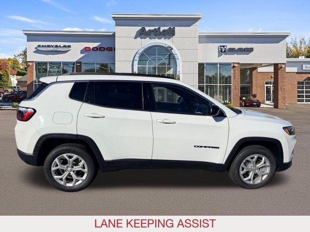 Used 2024 White Jeep Latitude image 7