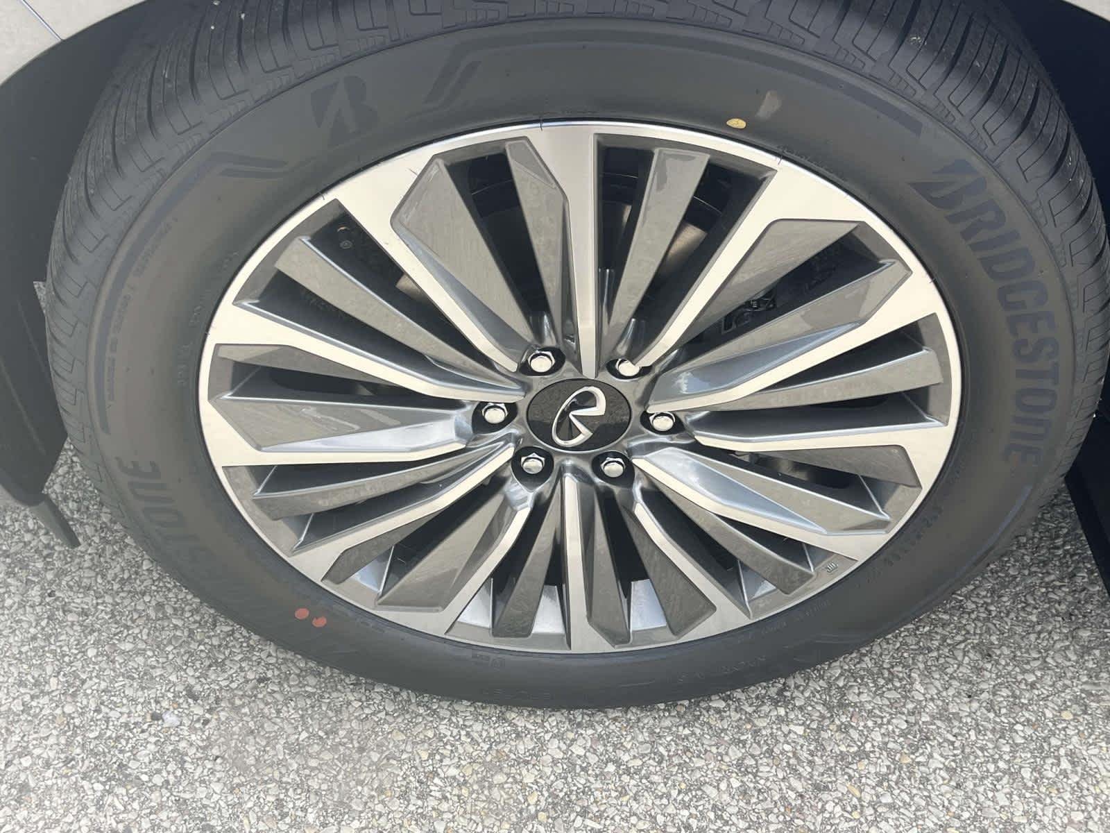 New 2027 Radiant White INFINITI LUXE image 14
