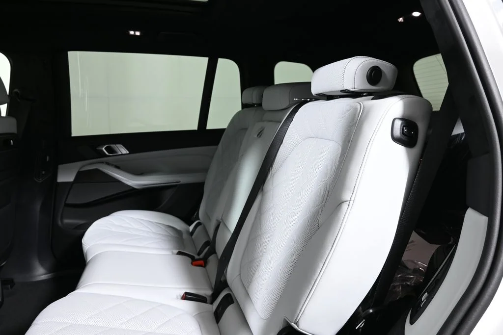 New 2027 White BMW xDrive40i image 4