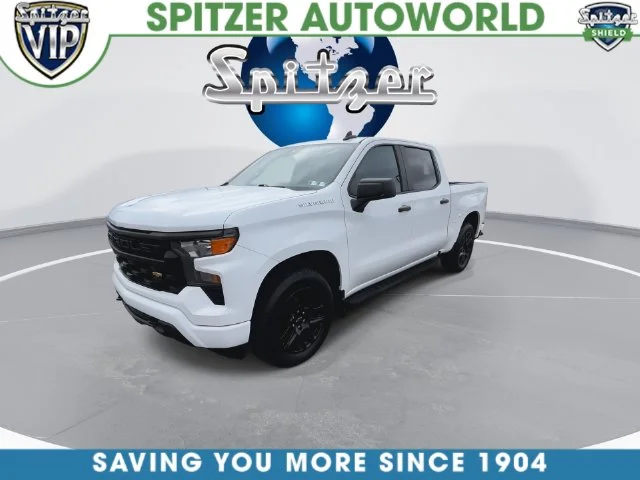 Used 2022 White Chevrolet Custom image 4