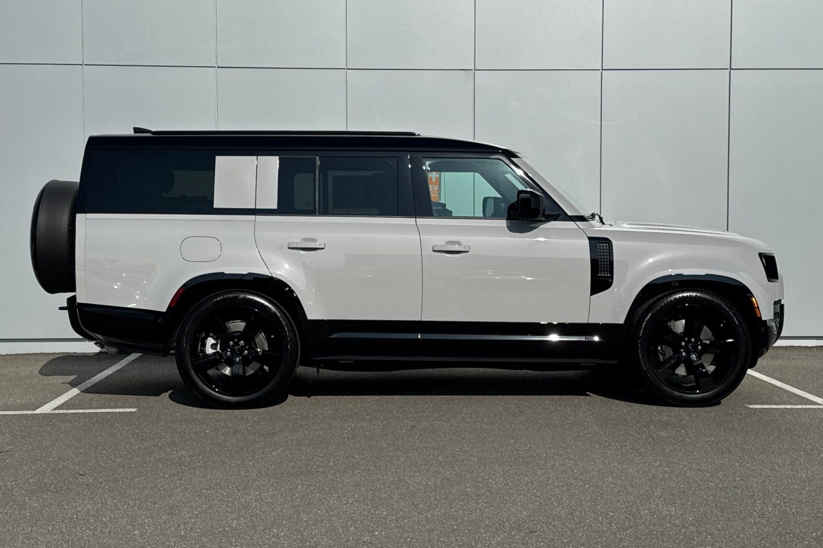 New 2026 Borasco Grey Land Rover X-Dynamic SE image 6