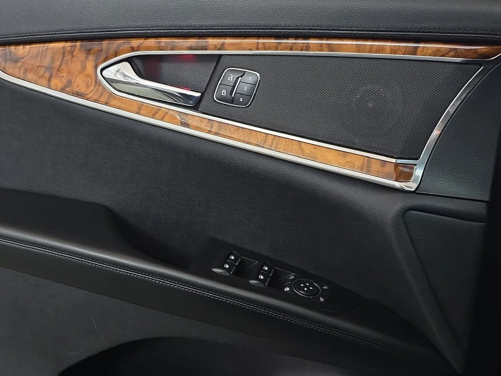 Used 2016 Black Lincoln Reserve image 29