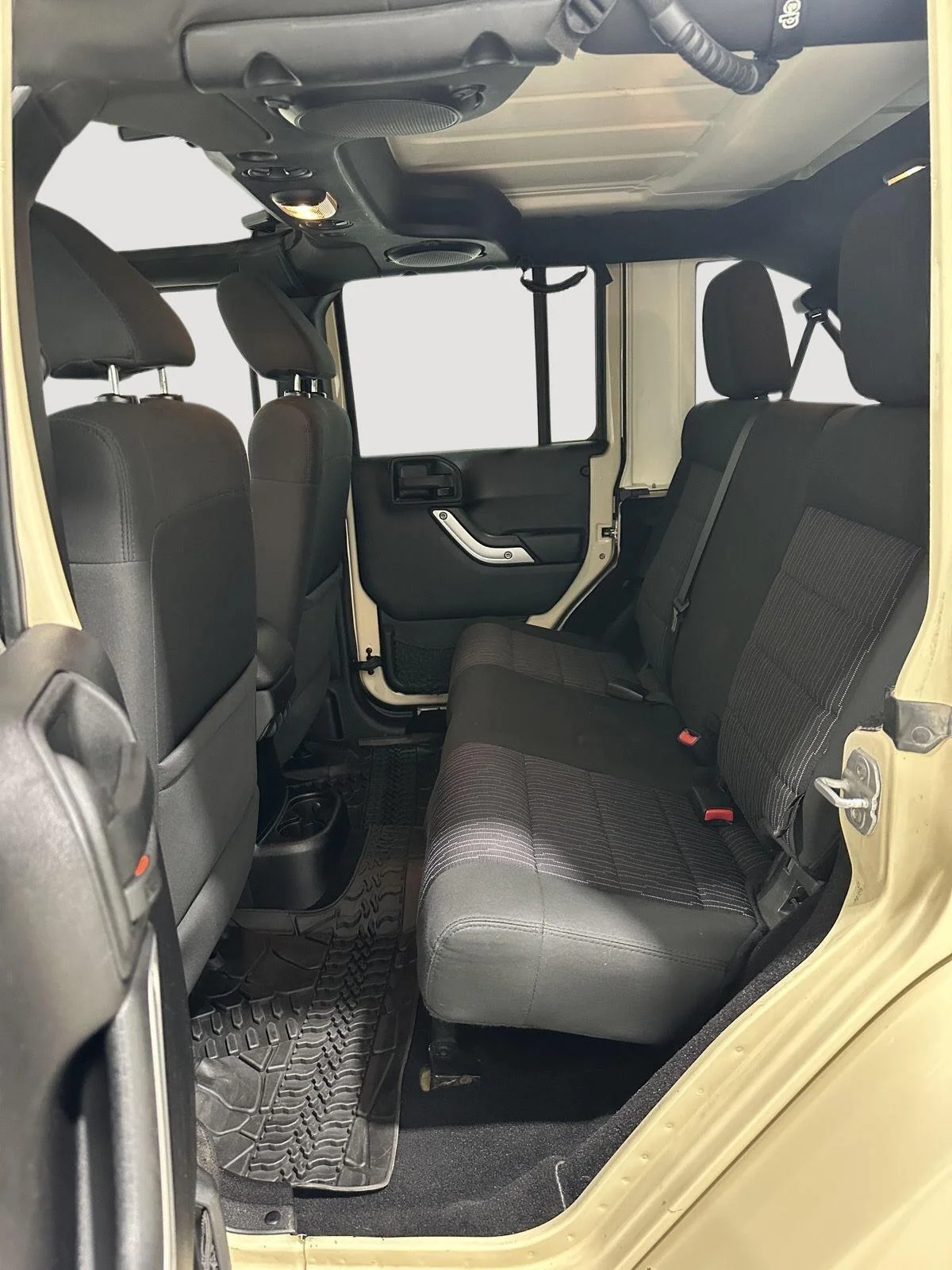 Used 2011 Tan Jeep Sahara image 16