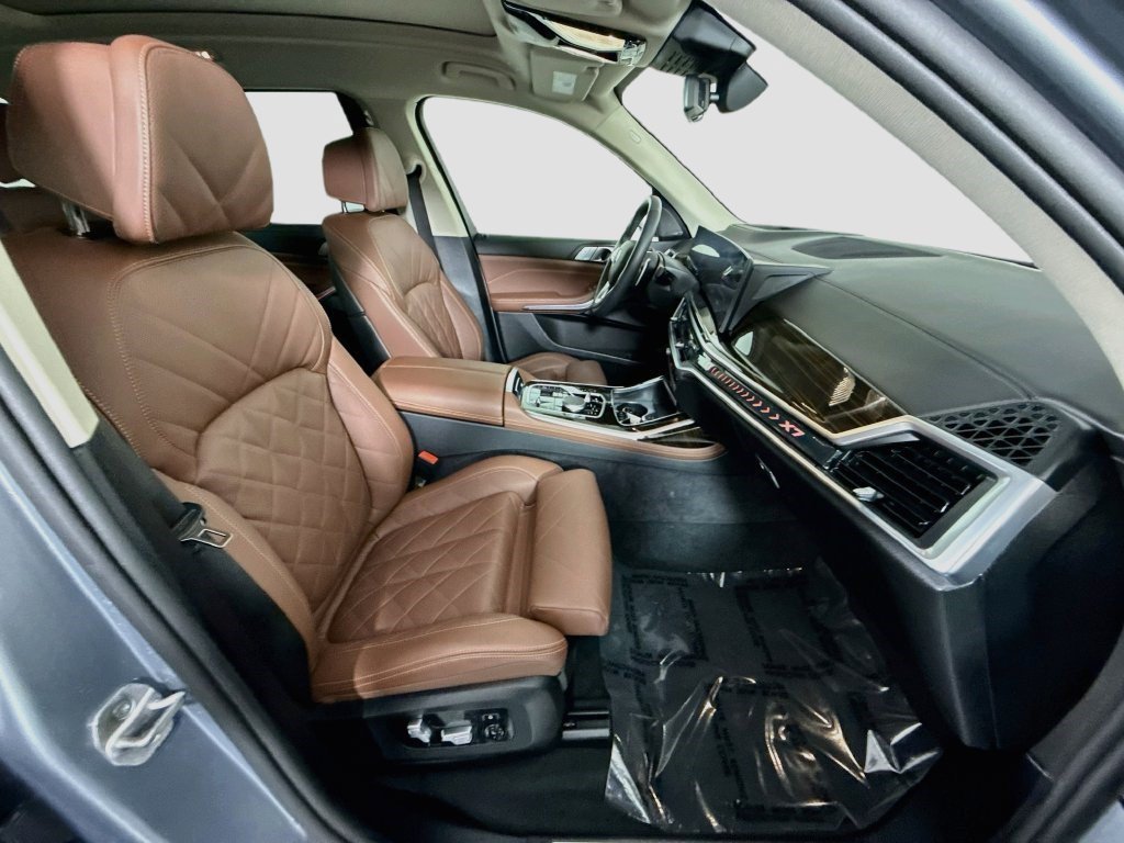 Used 2026 Skyscraper Gray Metallic BMW xDrive40i image 25