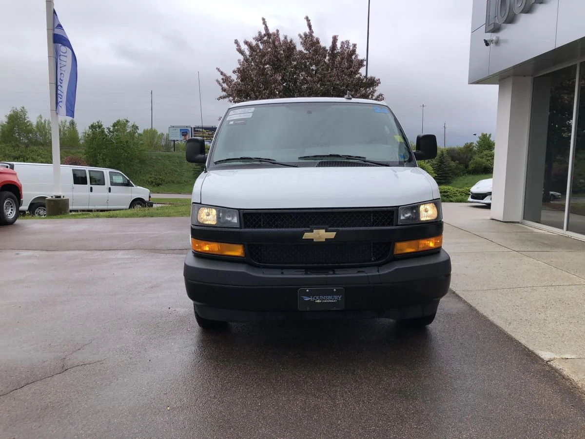 Used 2024 Gold Chevrolet RWD 2500 155" image 3