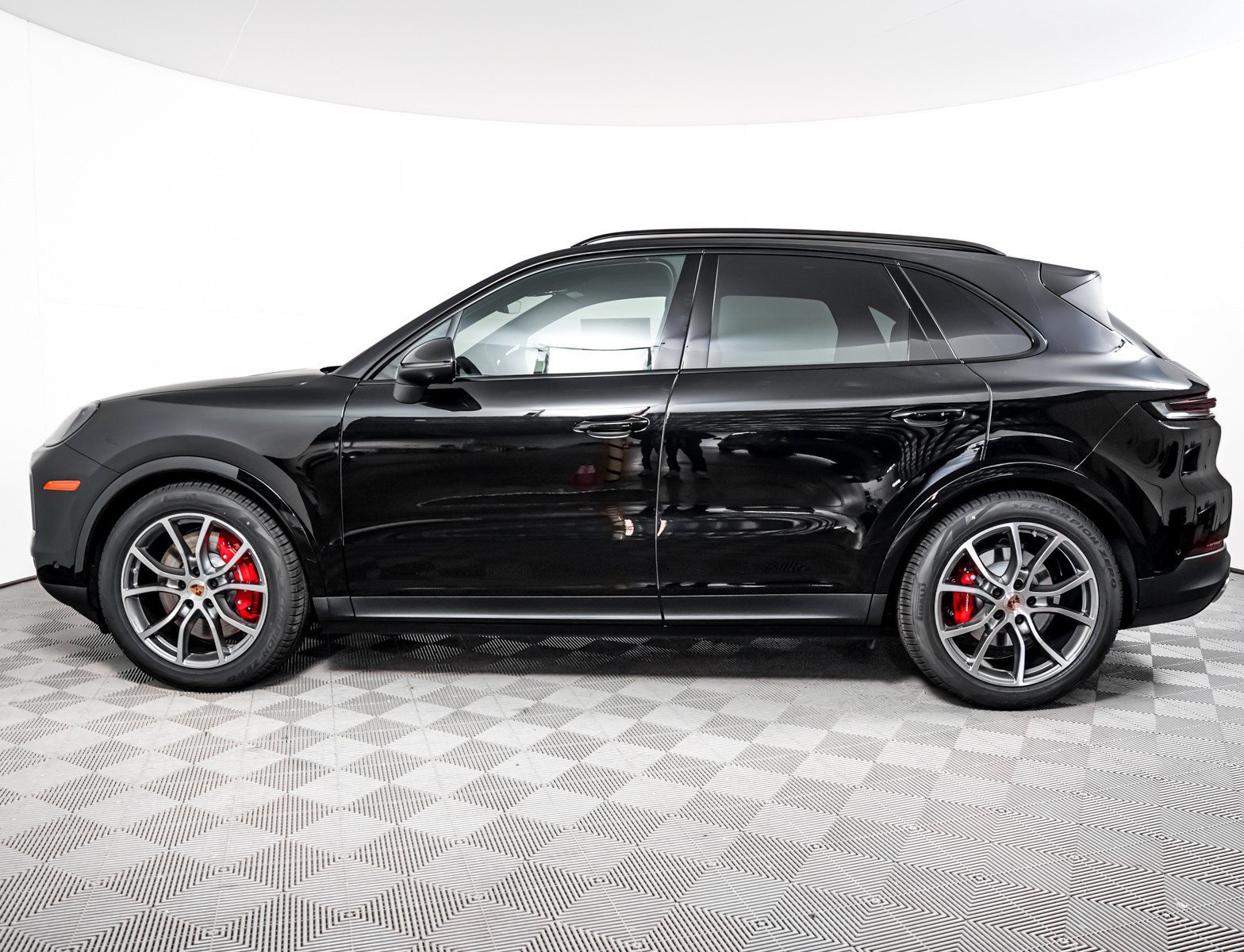 New 2026 CHROMITE BLACK Porsche S image 2