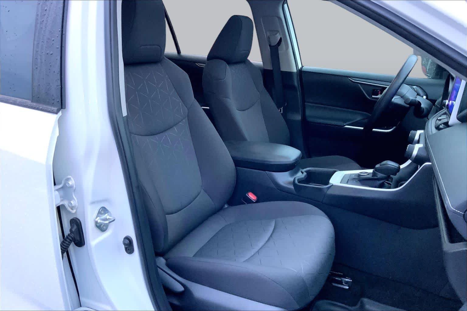 Used 2024 Ice Cap Toyota Hybrid XLE image 8