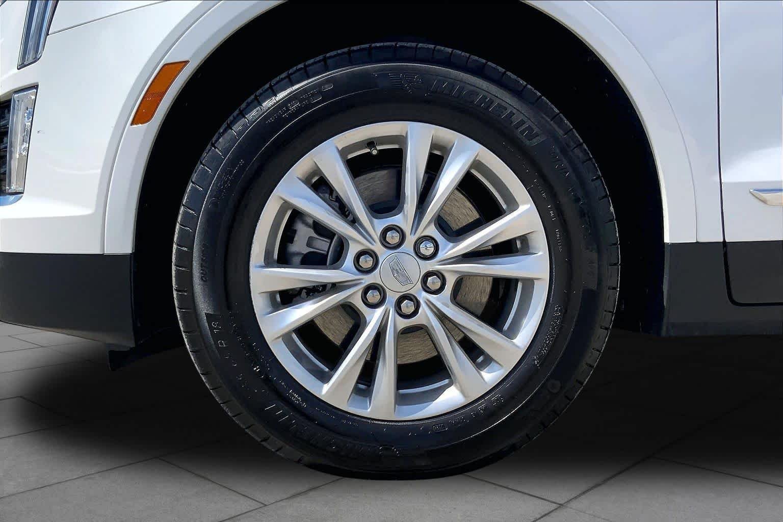 Used 2025 Crystal White Tricoat Cadillac FWD Luxury image 11