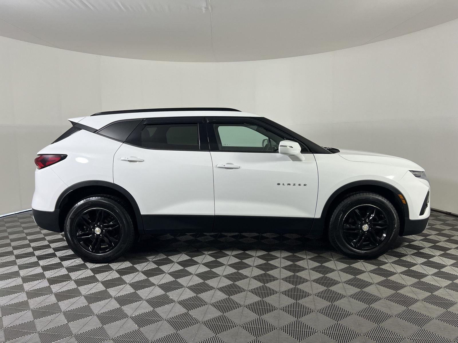 Used 2020 Summit White Chevrolet LT image 24