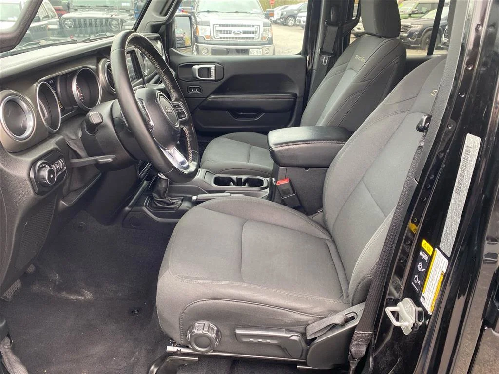 Used 2020 Black Clearcoat Jeep Sahara image 9