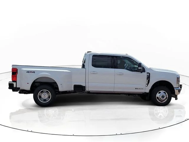 New 2026 Oxford White Ford Lariat image 4