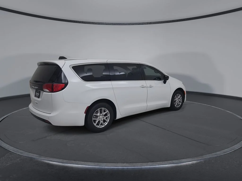 New 2027 Bright White Clear-Coat Exterior Paint Chrysler LX image 15