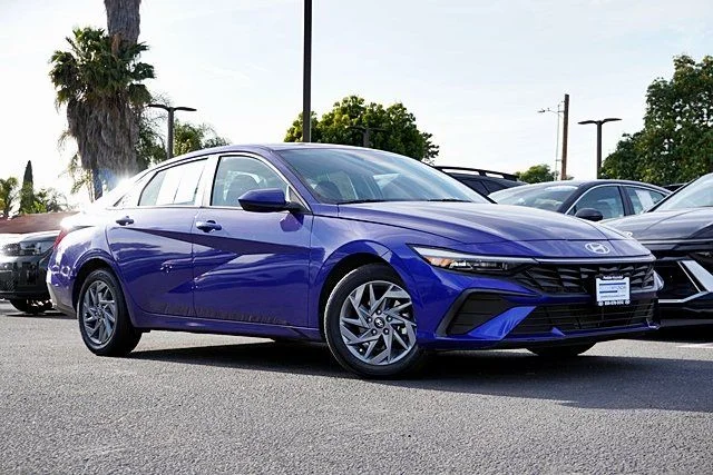Used 2024 Blue Hyundai SEL image 1