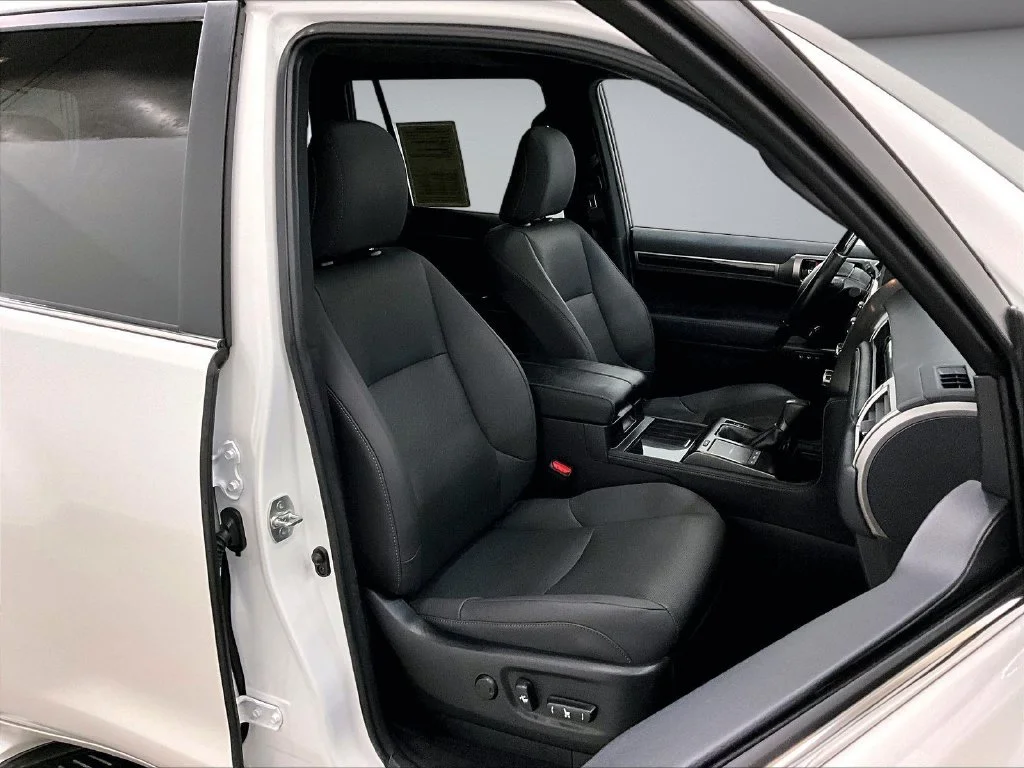 Used 2023 White Lexus 460 image 30