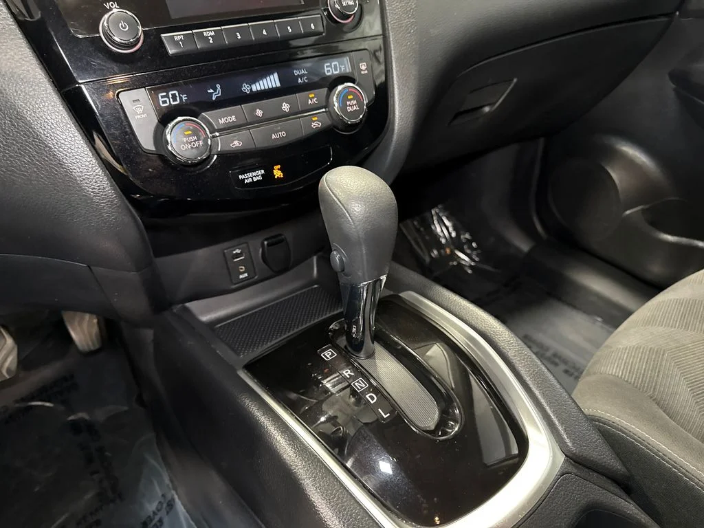 Used 2016 Gray Nissan SV image 19
