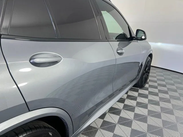 Used 2024 Gray BMW xDrive40i image 9