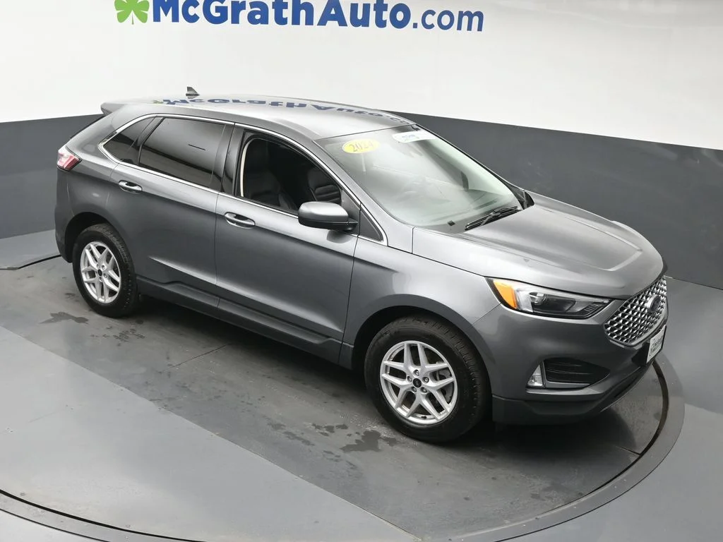 Used 2024 Gray Ford SEL image 3