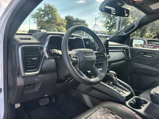Used 2025 Summit White GMC Elevation image 10
