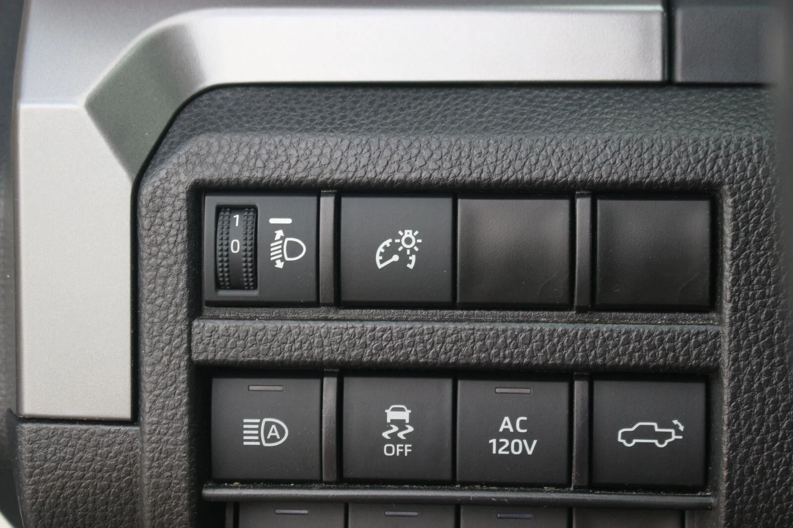 Used 2024 White Toyota SR5 image 33