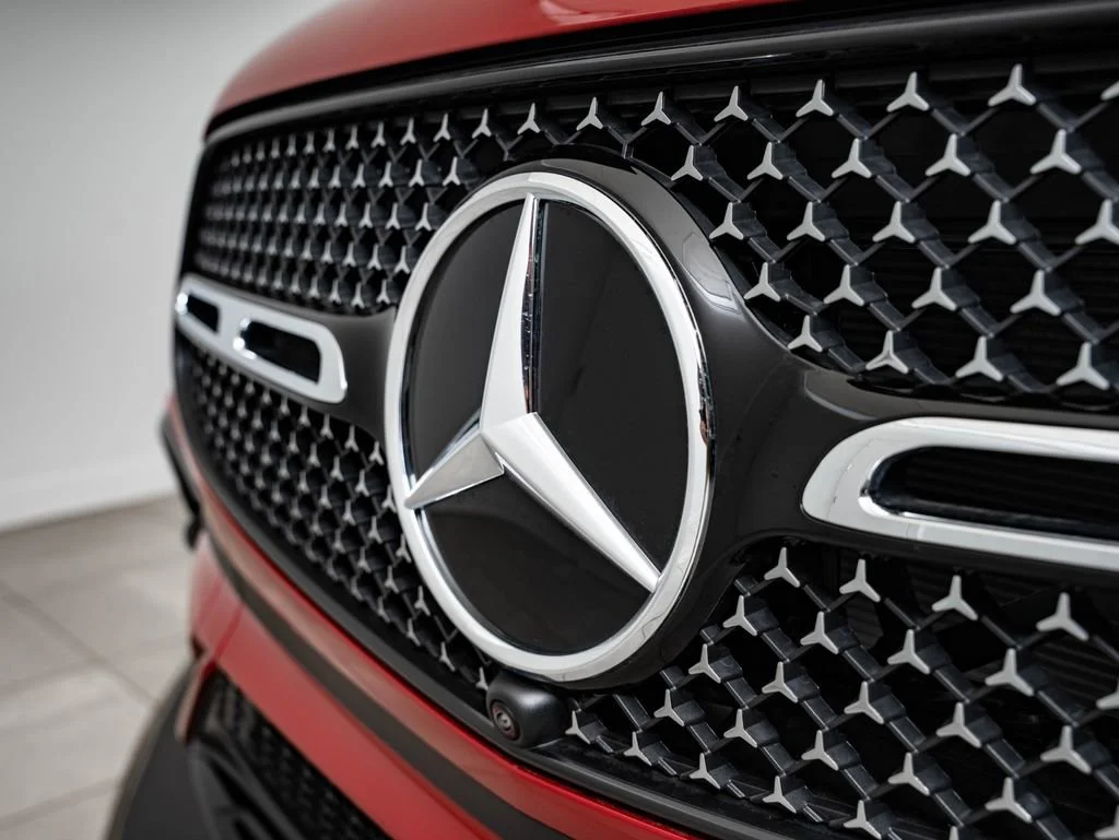 New 2026 Manufaktur Patagonia Red Mercedes-Benz GLC 300 image 3