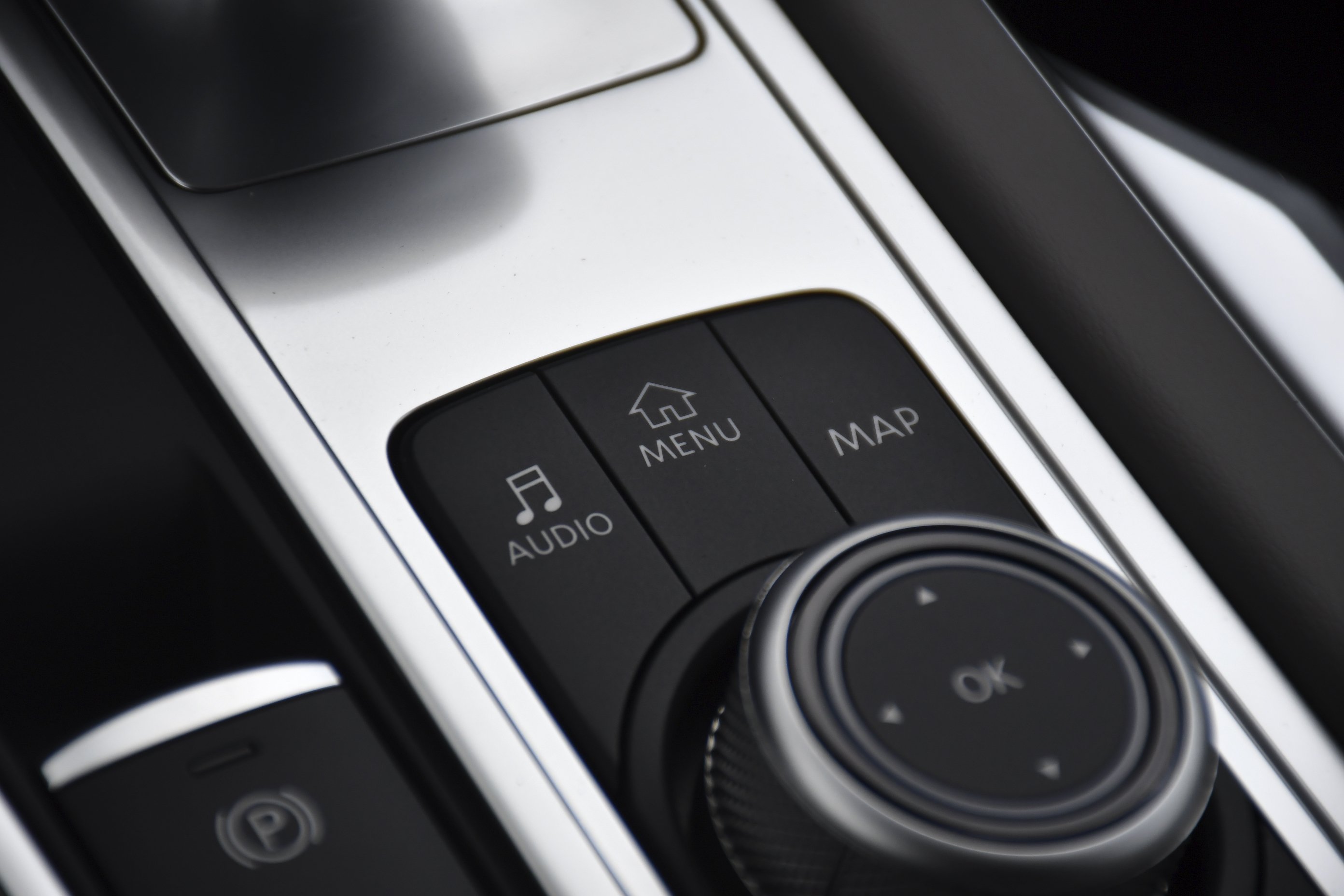 New 2027 RADIANT WHITE INFINITI Luxe FWD image 13