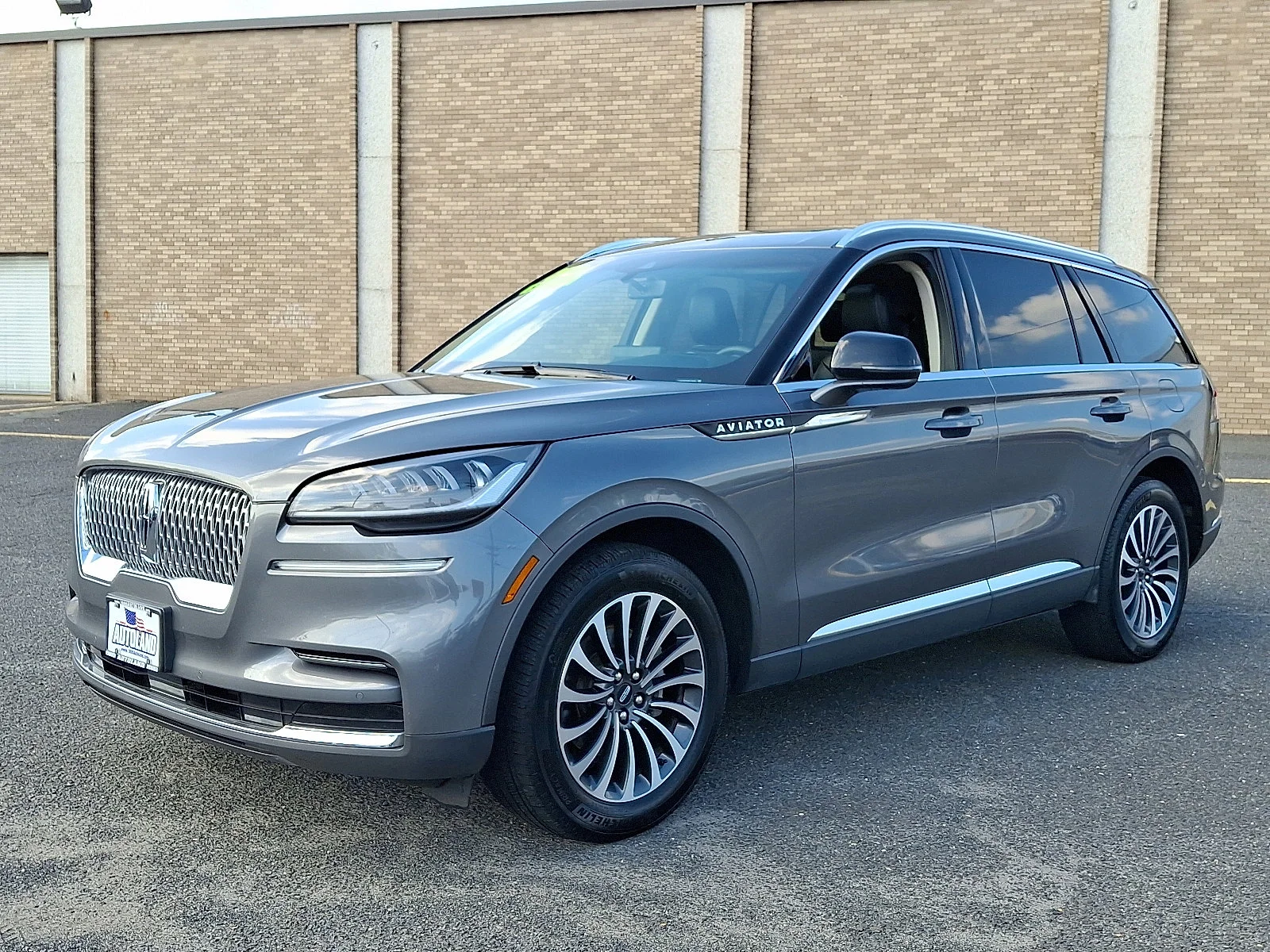 Used 2023 GRAY Lincoln Standard image 3