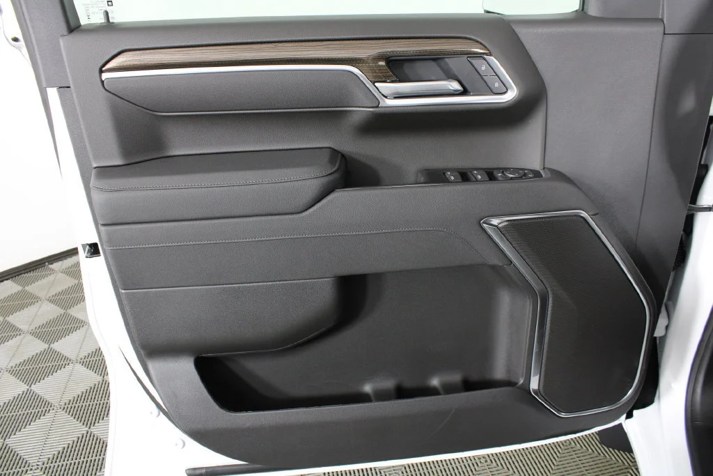 New 2026 Summit White Chevrolet LT (2FL) image 10