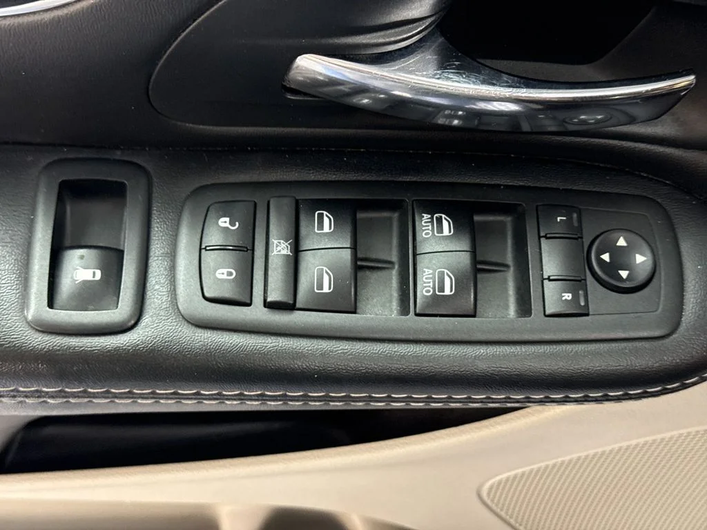 Used 2017 Billet Clearcoat Dodge SXT image 15