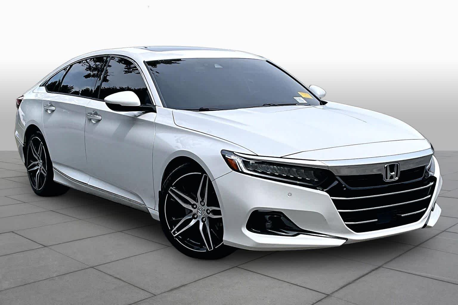 Used 2021 Platinum White Pearl Honda Touring image 3