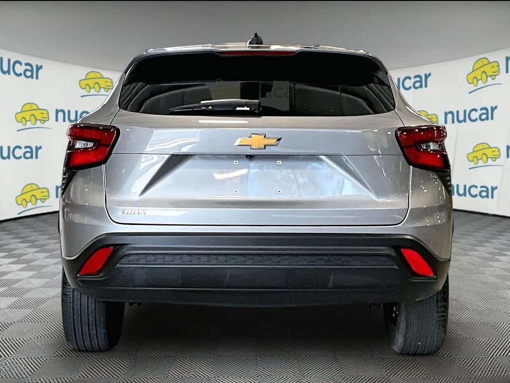 Used 2024 Gray Chevrolet LS image 5