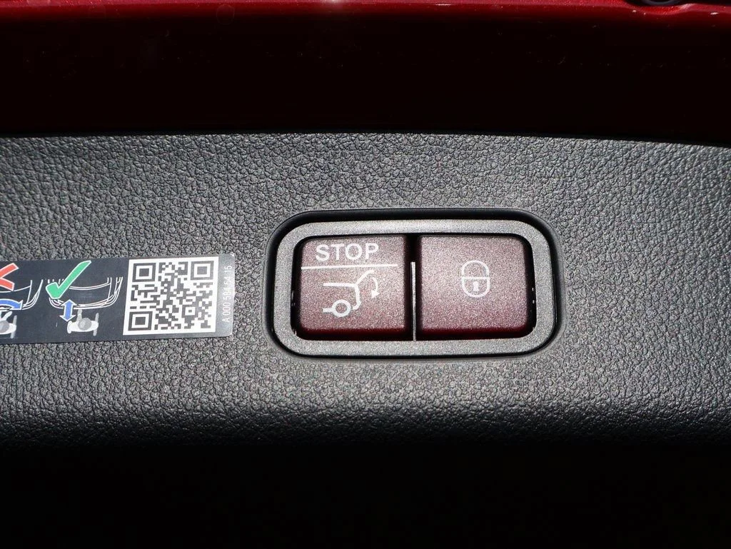 New 2026 MANUFAKTUR Patagonia Red Metallic Mercedes-Benz GLC 300 image 60