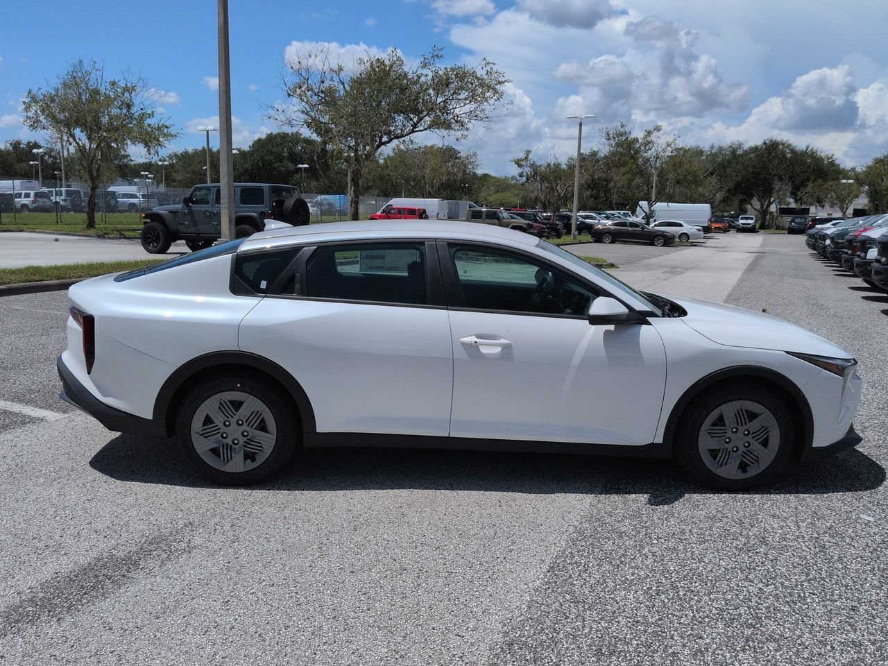 New 2026 Snow White Pearl Kia LX image 4