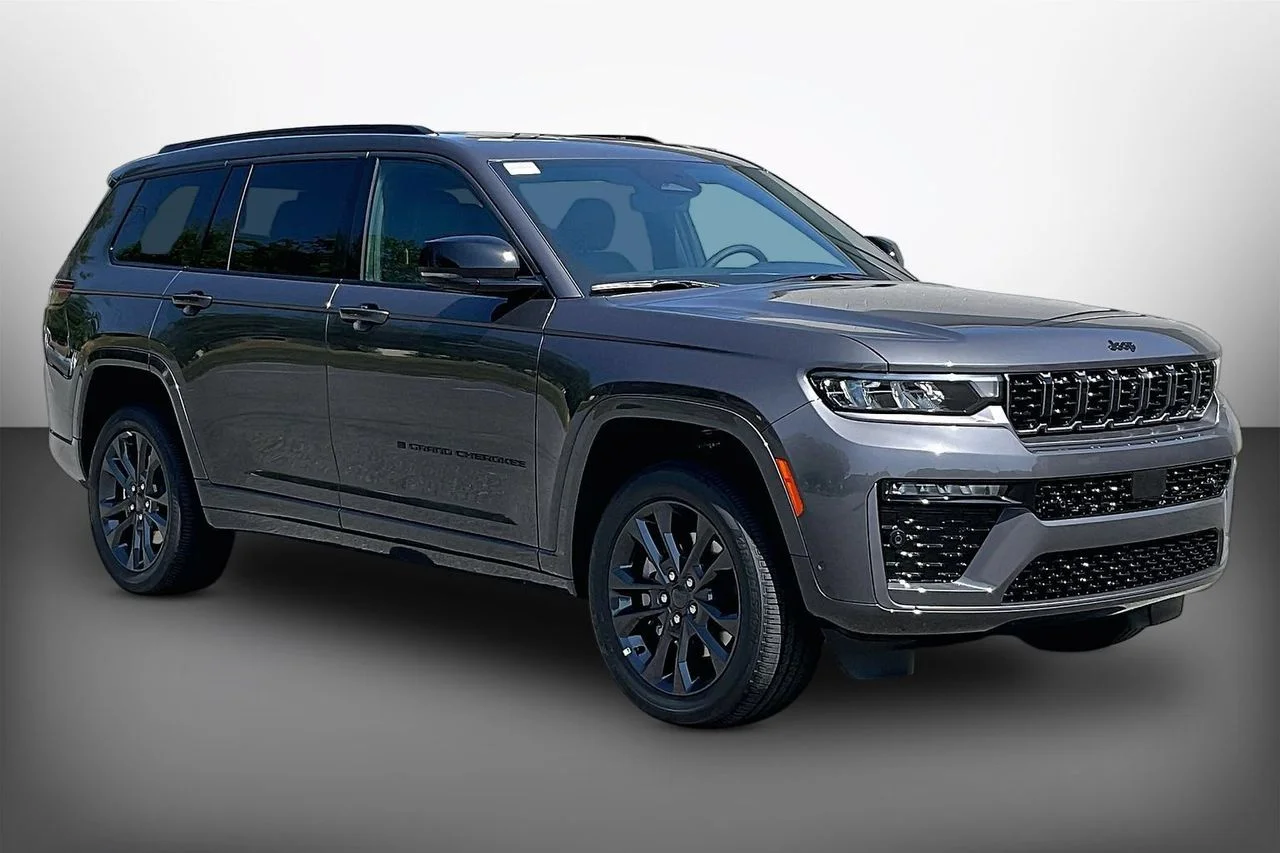 New 2026 Baltic Gray Metallic Clearcoat Jeep Limited Reserve image 2