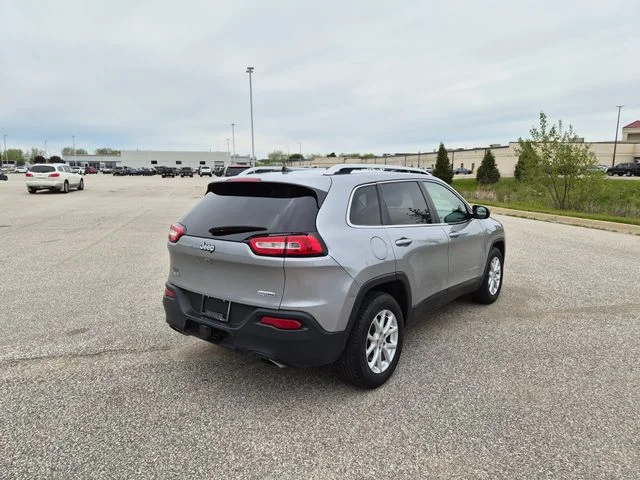 Used 2017 Silver Jeep Latitude image 5