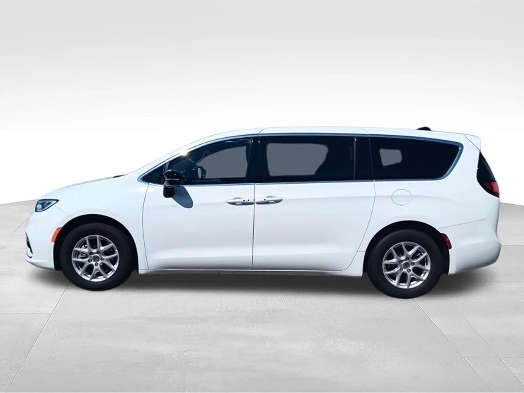 Used 2025 Bright White Clearcoat Chrysler Select image 3