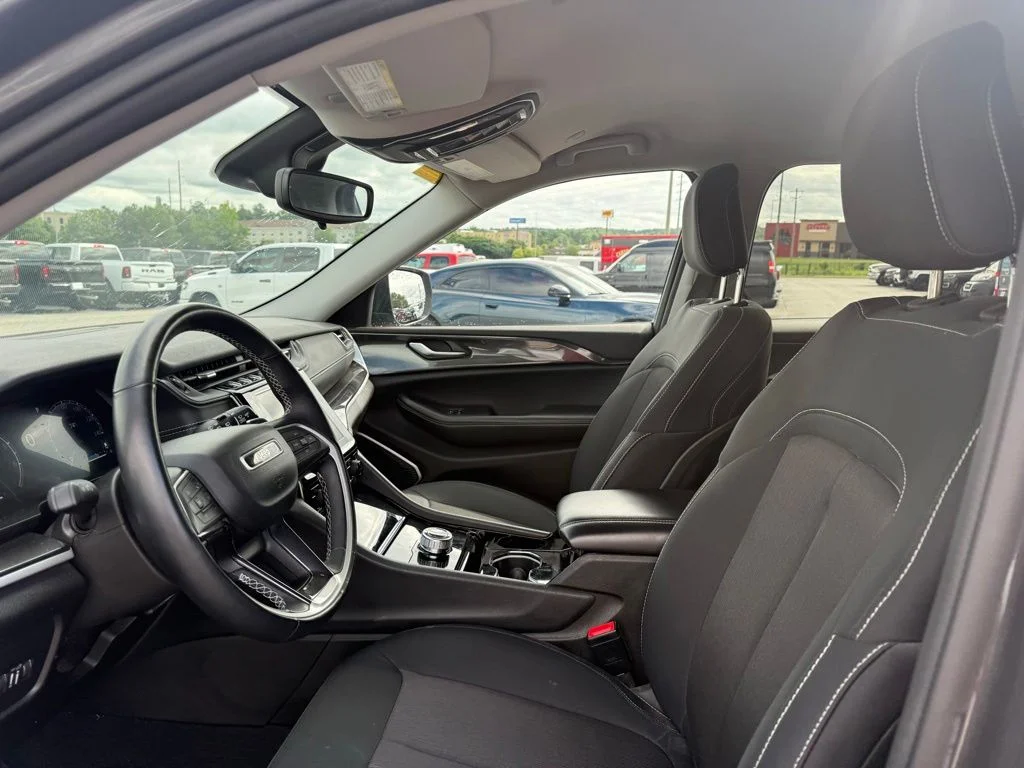 Used 2022 Gray Jeep Laredo image 4