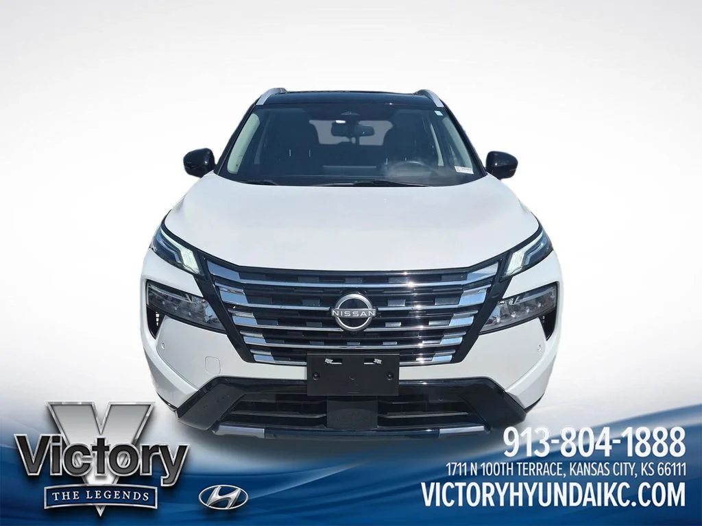 Used 2024 White Nissan Platinum image 8