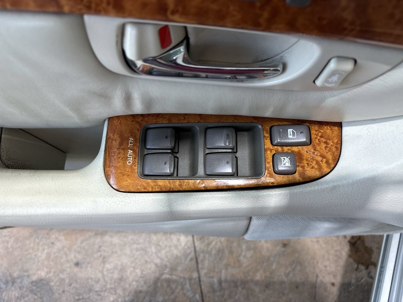 Used 2003 Silver Lexus 430 image 13