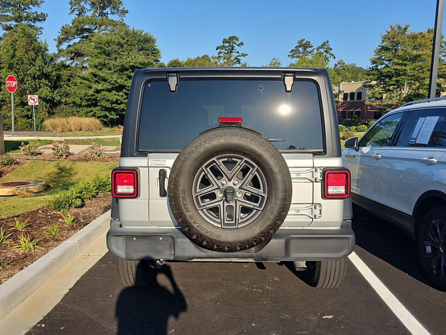 Used 2024 Silver Zynith Clearcoat Jeep Sport S image 4