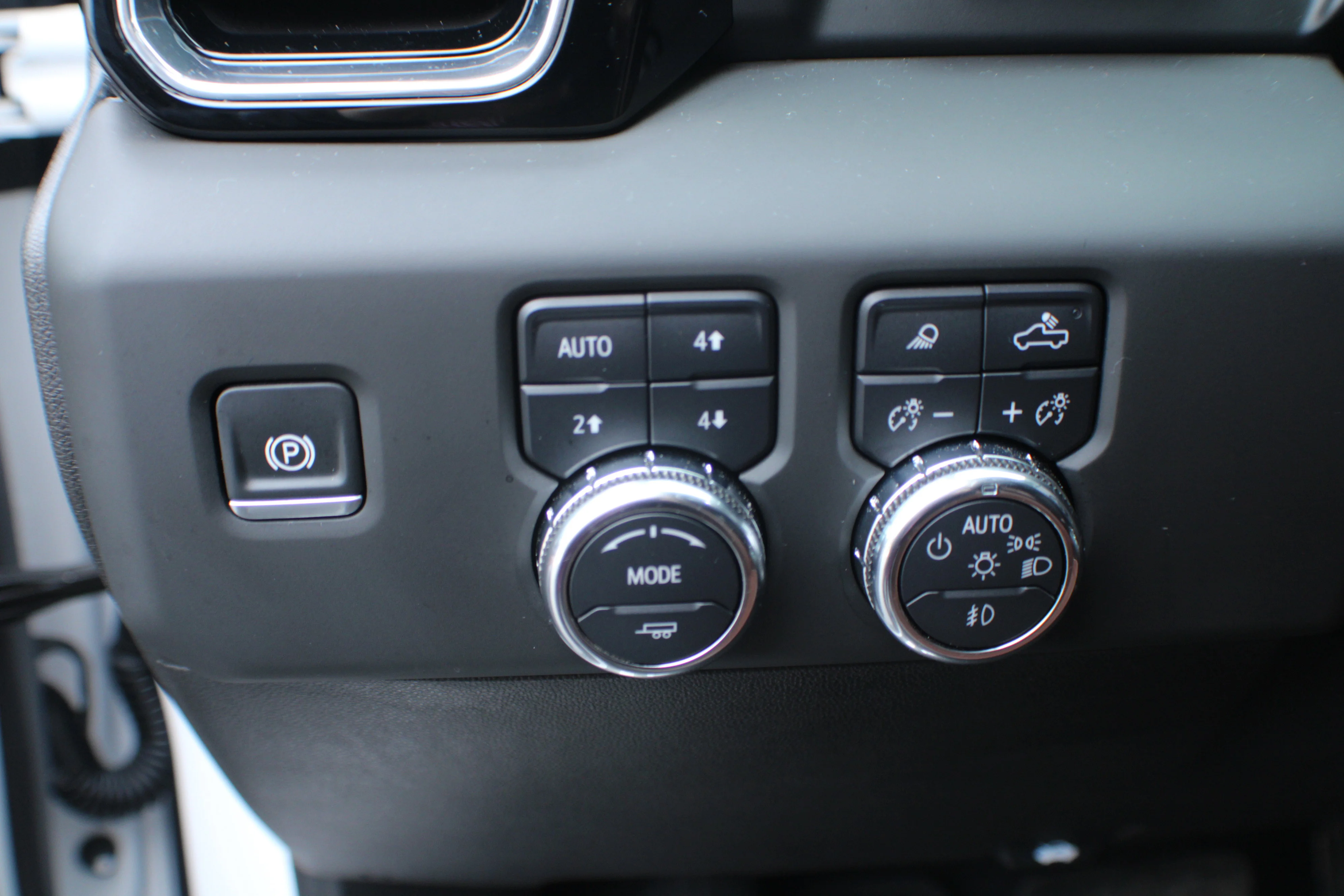 Certified Used 2025 White Frost Tricoat GMC Denali Ultimate image 8