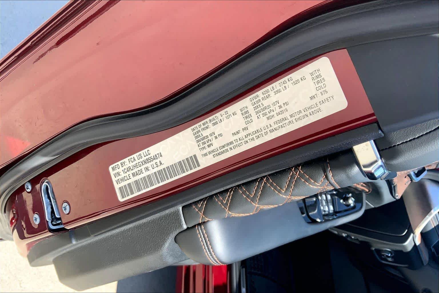 Used 2022 Velvet Red Pearlcoat Jeep Summit image 33