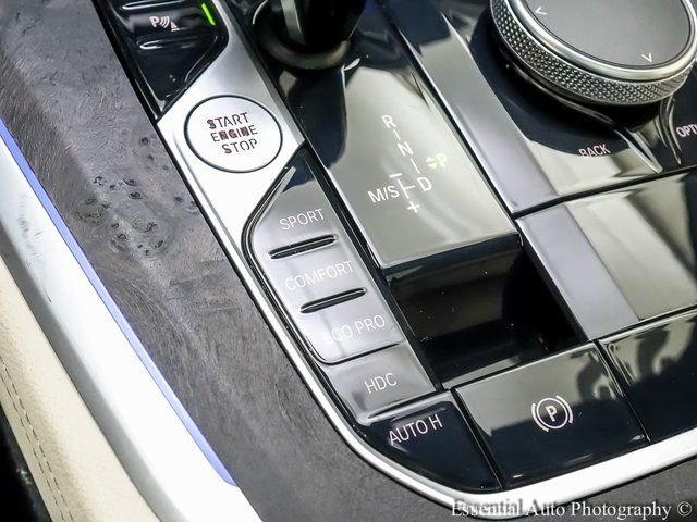 Used 2022 White BMW xDrive40i image 19