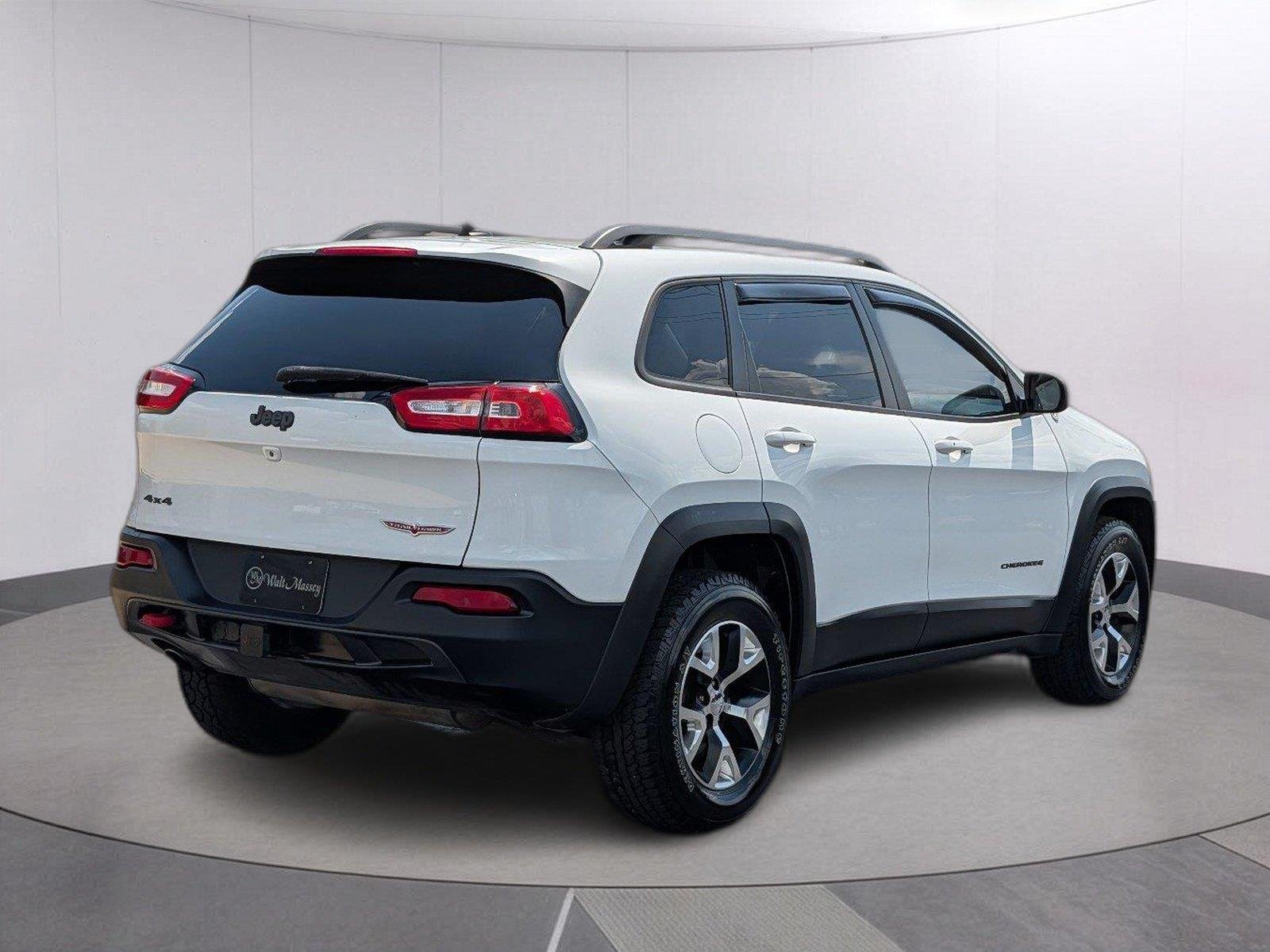 Used 2015 Bright White Clearcoat Jeep Trailhawk image 5