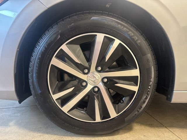 Certified Used 2023 Lunar Silver Metallic Honda LX image 11