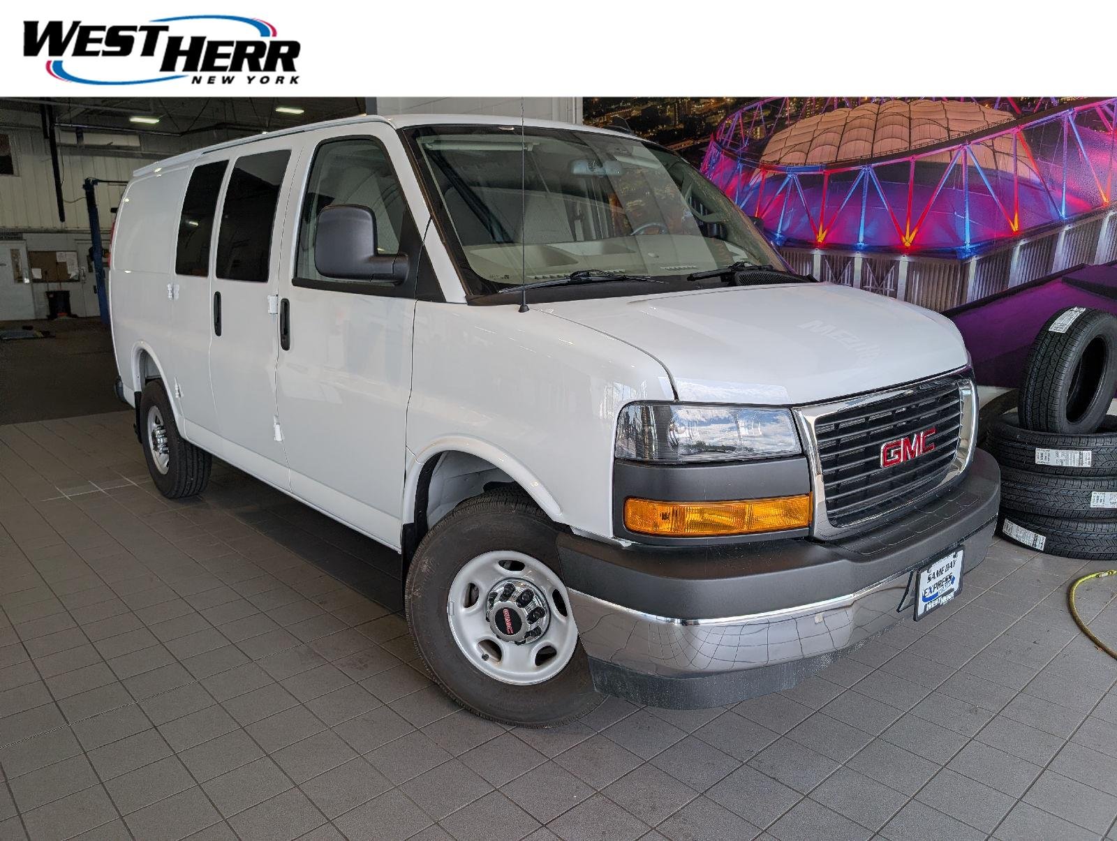 Used 2025  GMC 2500 image 1