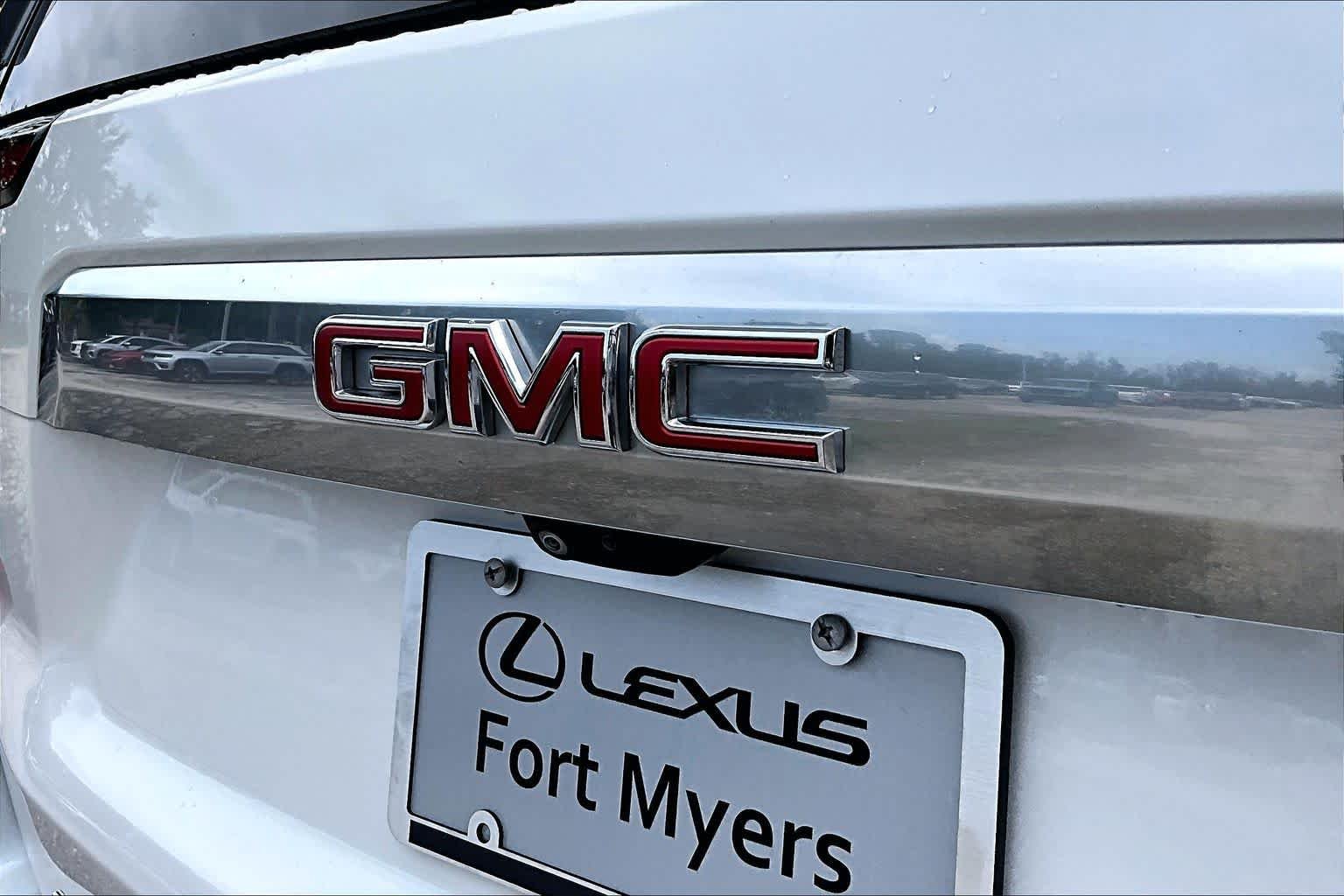 Used 2023 White Frost Tricoat GMC Denali image 31