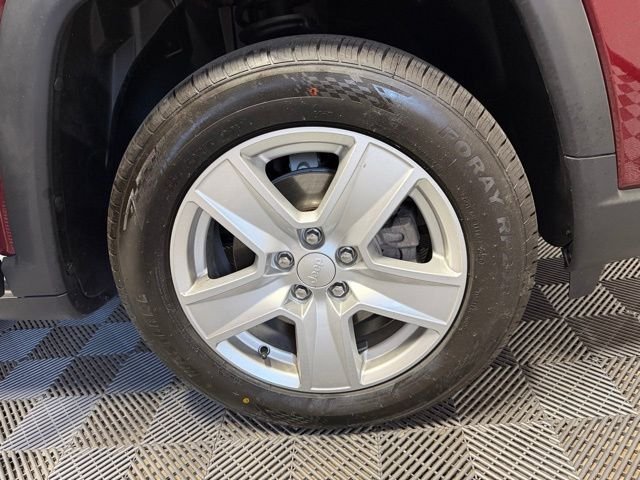 Used 2022 Velvet Jeep Latitude image 44