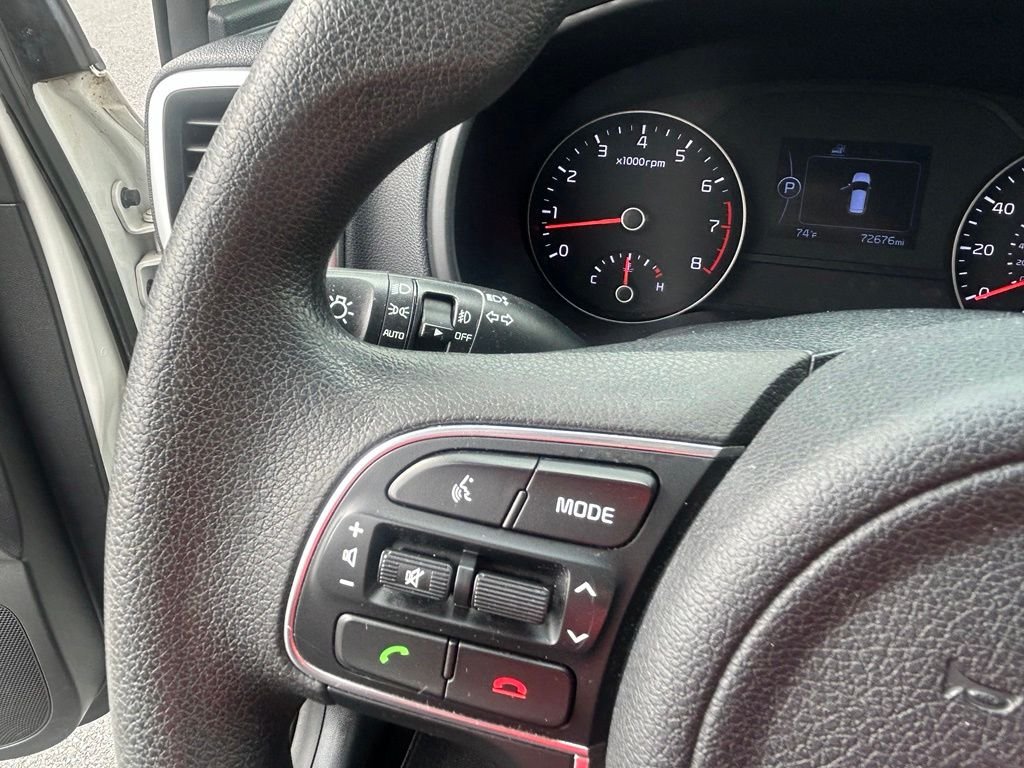 Used 2018 White Kia LX image 19