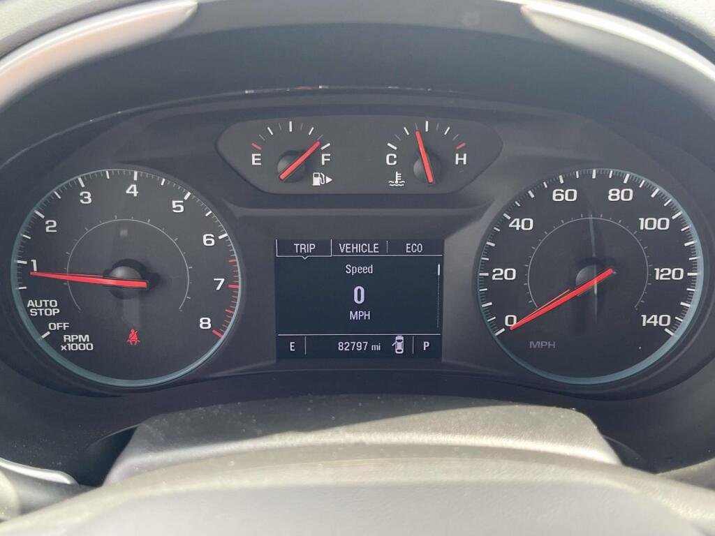 Used 2024 Summit White Chevrolet LT image 3