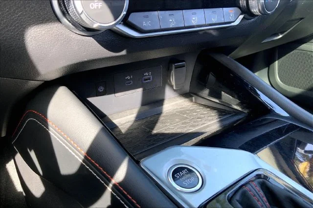 Used 2023 Scarlet Nissan 2.5 SR image 33